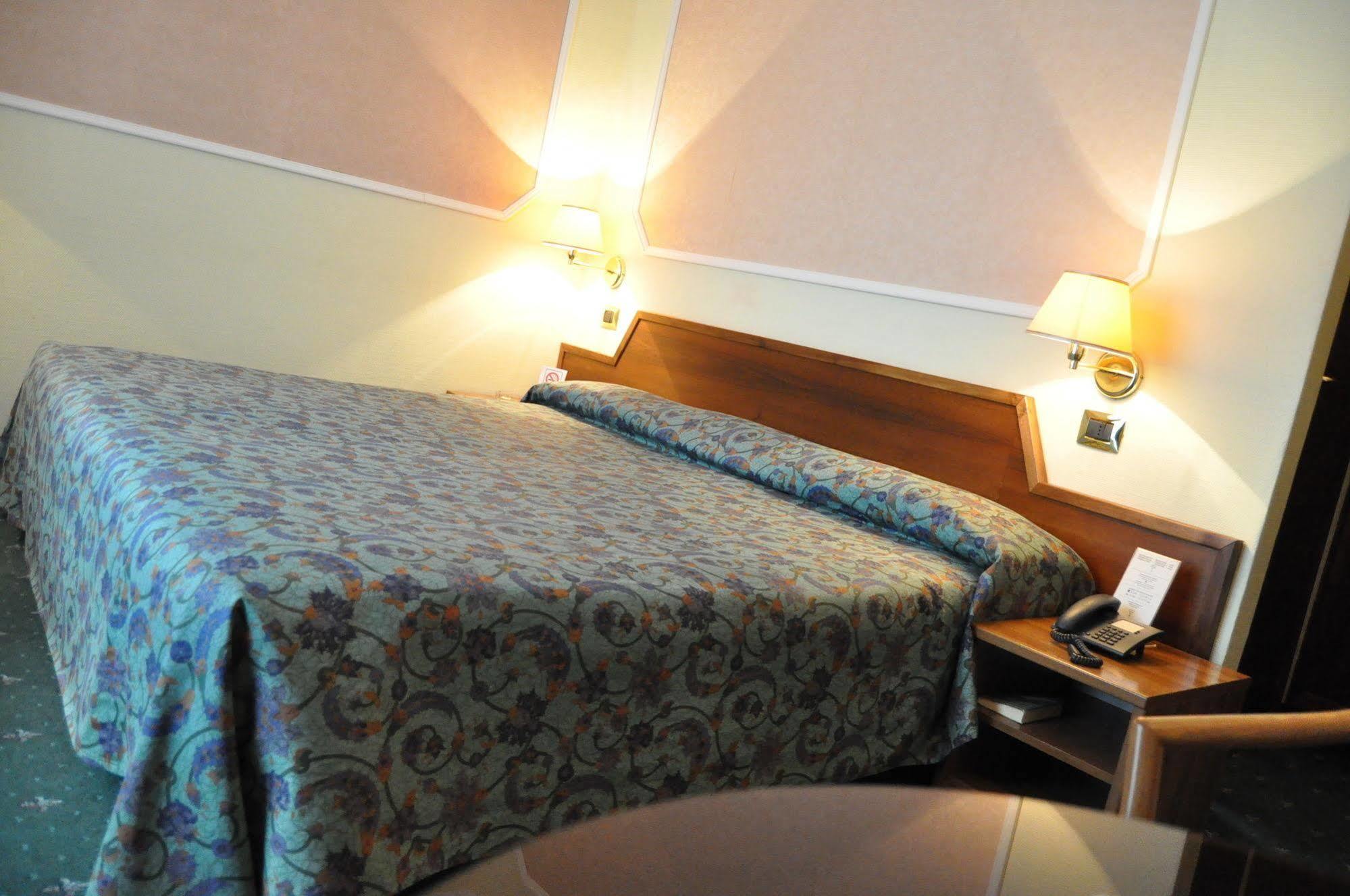 Hotel Elena Сент-Винсент Экстерьер фото