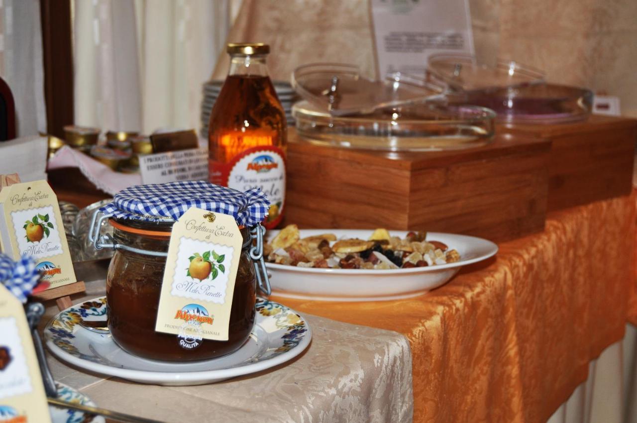 Hotel Elena Сент-Винсент Экстерьер фото