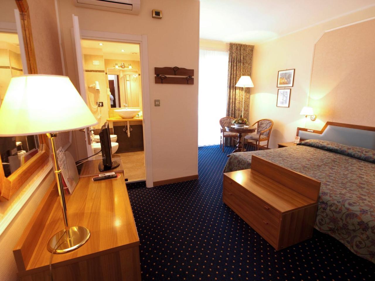 Hotel Elena Сент-Винсент Экстерьер фото