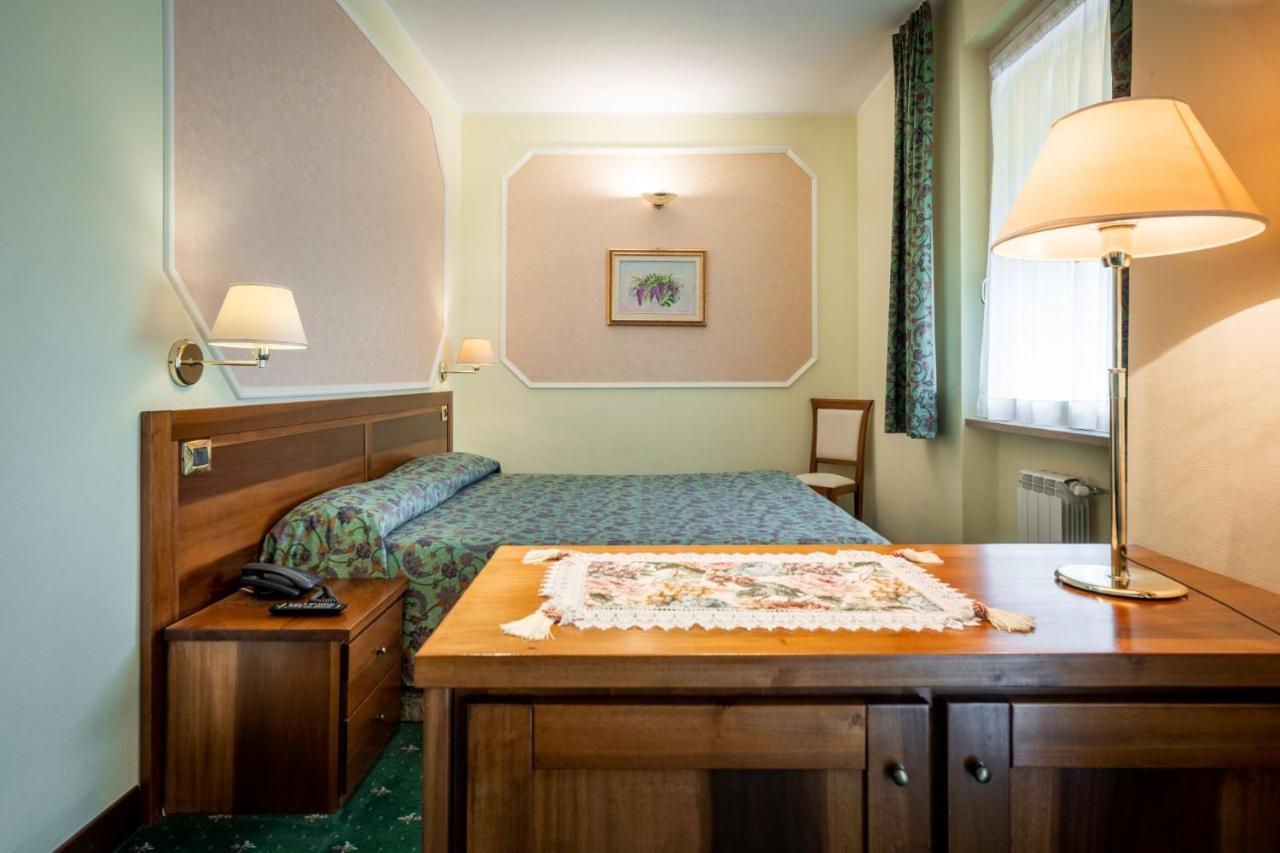 Hotel Elena Сент-Винсент Экстерьер фото